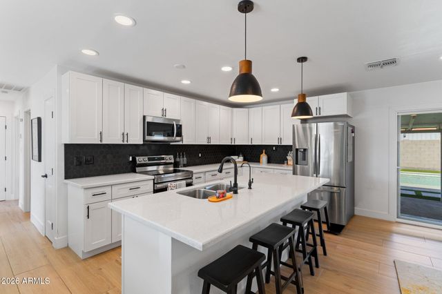 8602 E ROANOKE Avenue, Scottsdale, AZ 85257