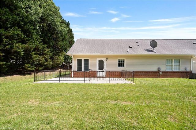 211 S Boyles Street, Pilot Mountain, NC 27041