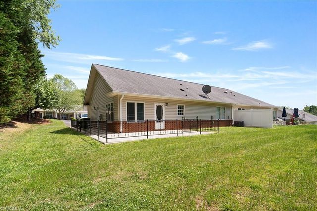 211 S Boyles Street, Pilot Mountain, NC 27041