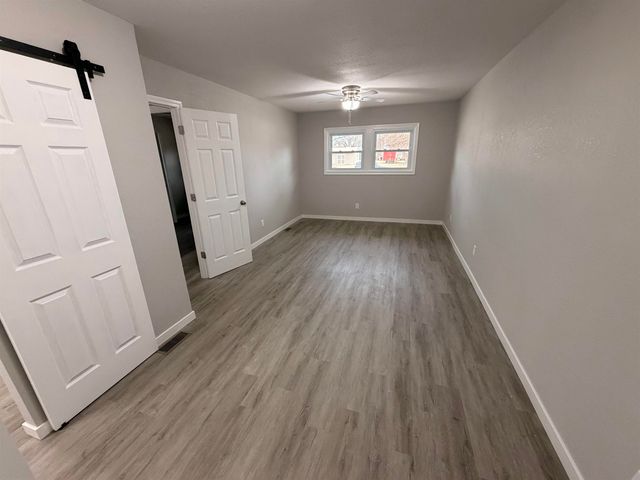 605 E 9th St, Harper, KS 67058