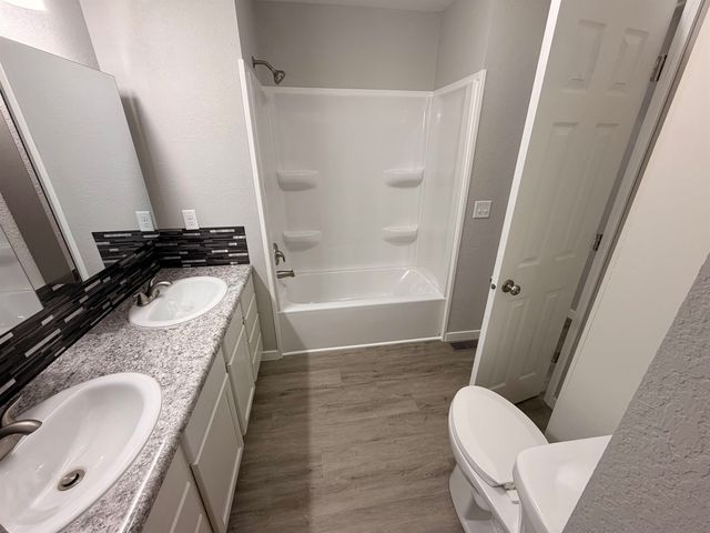 605 E 9th St, Harper, KS 67058