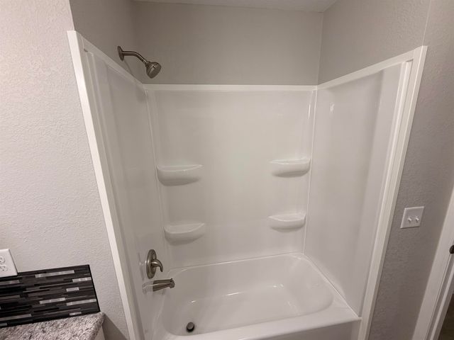 605 E 9th St, Harper, KS 67058