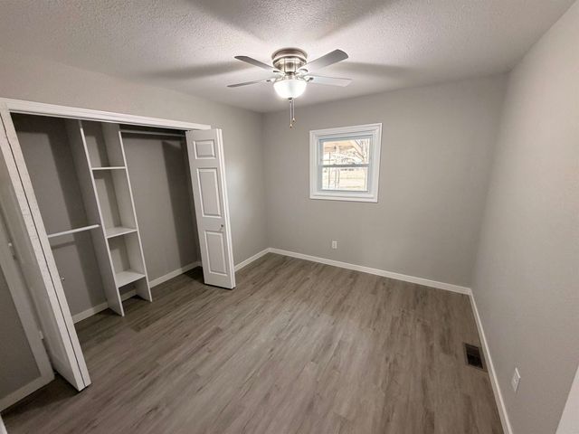 605 E 9th St, Harper, KS 67058