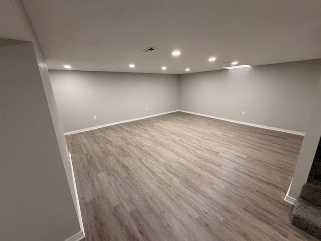 605 E 9th St, Harper, KS 67058