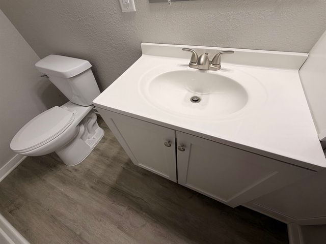 605 E 9th St, Harper, KS 67058