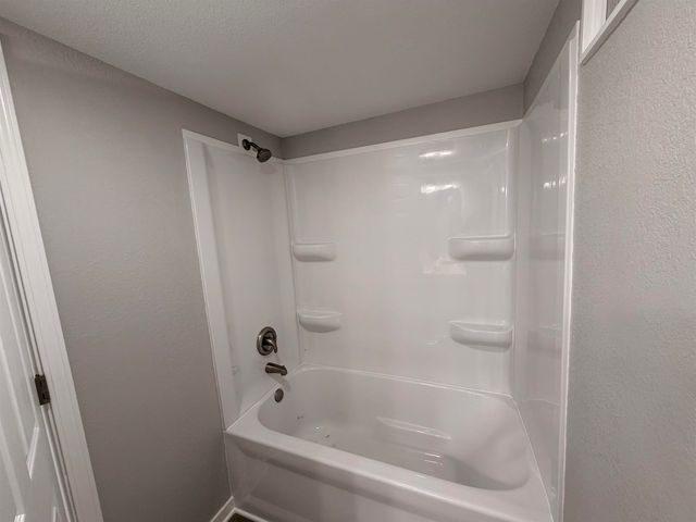 605 E 9th St, Harper, KS 67058