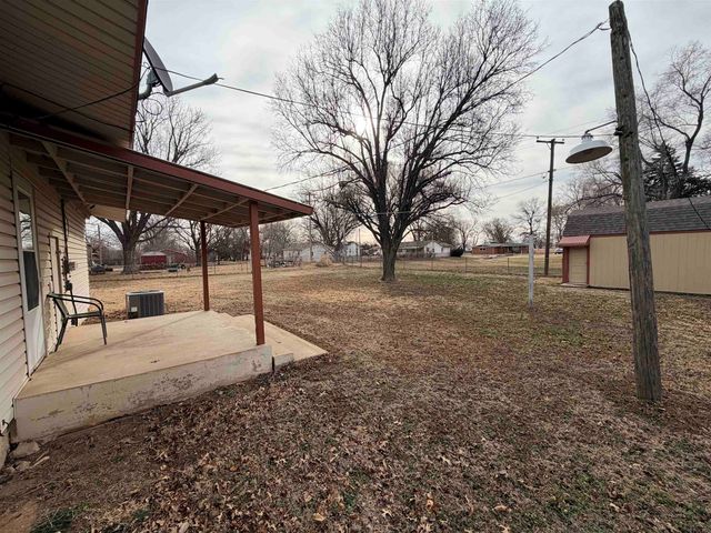 605 E 9th St, Harper, KS 67058
