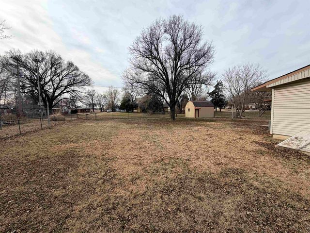 605 E 9th St, Harper, KS 67058