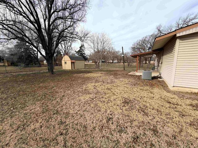 605 E 9th St, Harper, KS 67058