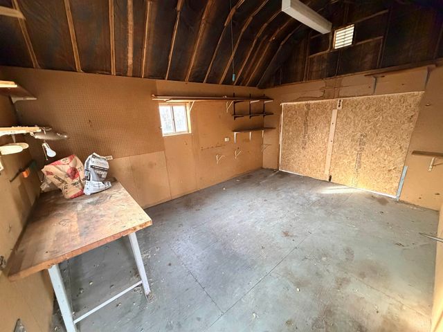 605 E 9th St, Harper, KS 67058