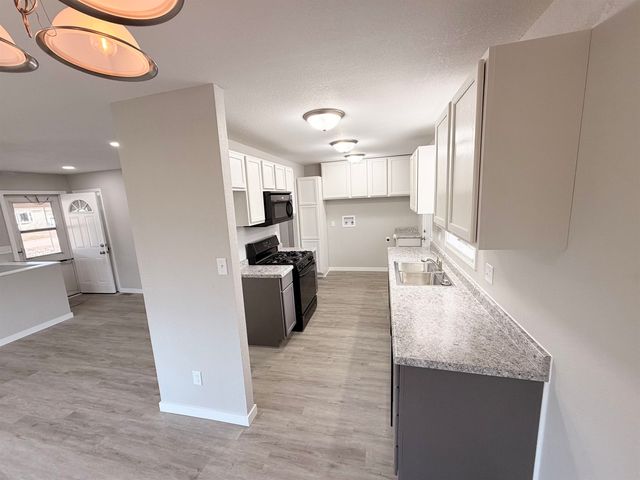 605 E 9th St, Harper, KS 67058