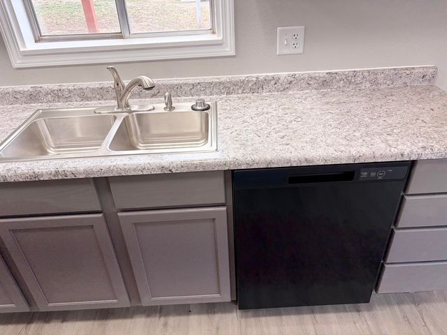 605 E 9th St, Harper, KS 67058