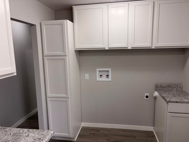 605 E 9th St, Harper, KS 67058