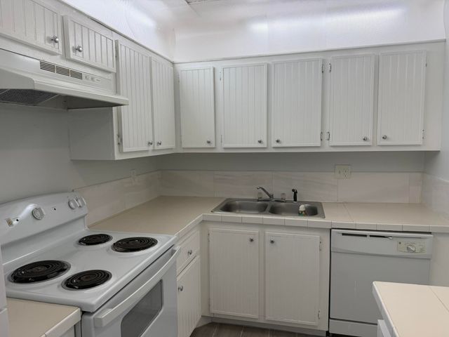 1501 WATERVIEW Circle, Palm Springs, FL 33461
