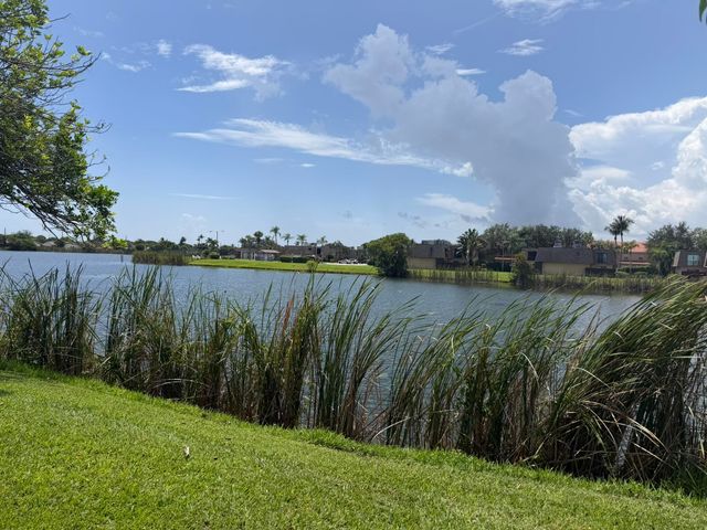 1501 WATERVIEW Circle, Palm Springs, FL 33461