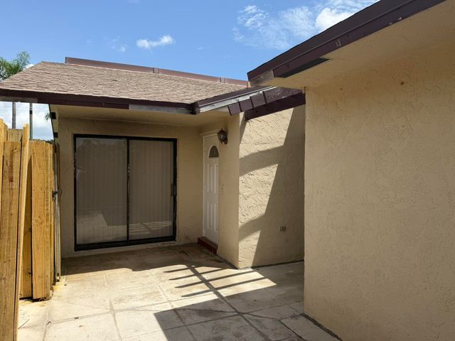 1501 WATERVIEW Circle, Palm Springs, FL 33461