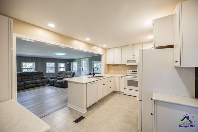 1102 Jewell Drive, Perry, GA 31069