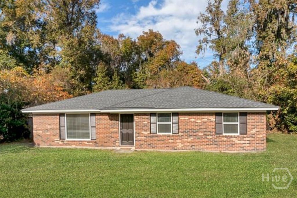 Image 1 of property listing at 35 Sandpiper Road, Richmond Hill, GA 31324