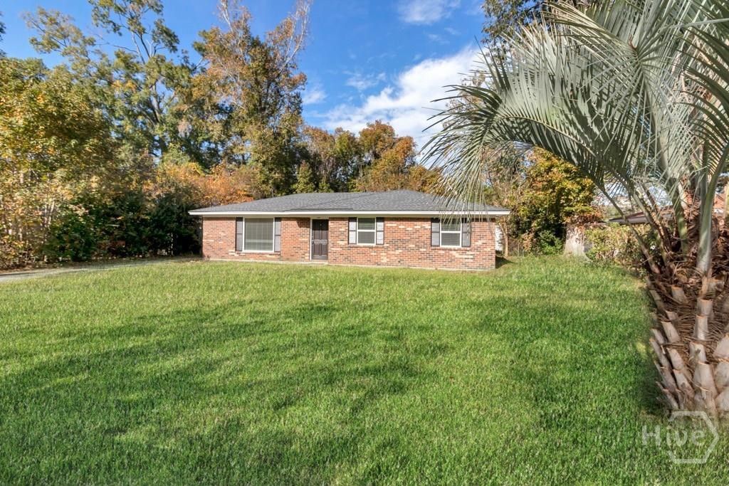 Image 3 of property listing at 35 Sandpiper Road, Richmond Hill, GA 31324