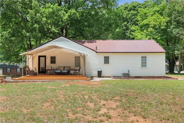 853 Meadowbrook Drive, King, NC 27021