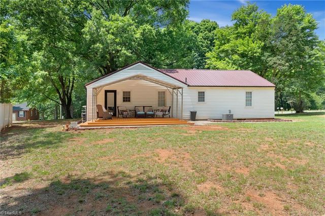 853 Meadowbrook Drive, King, NC 27021