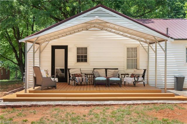 853 Meadowbrook Drive, King, NC 27021