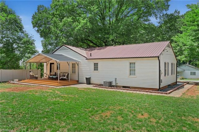 853 Meadowbrook Drive, King, NC 27021