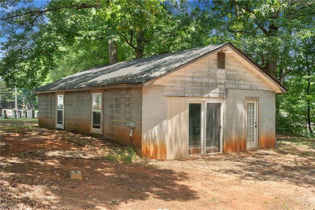 853 Meadowbrook Drive, King, NC 27021