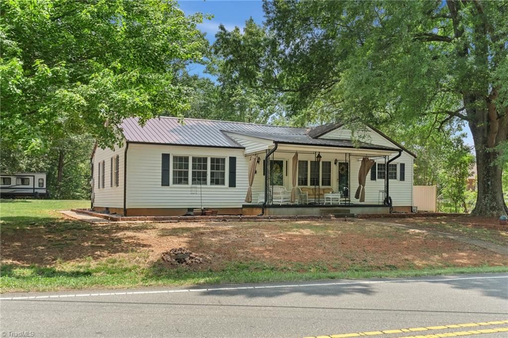 853 Meadowbrook Drive, King, NC 27021