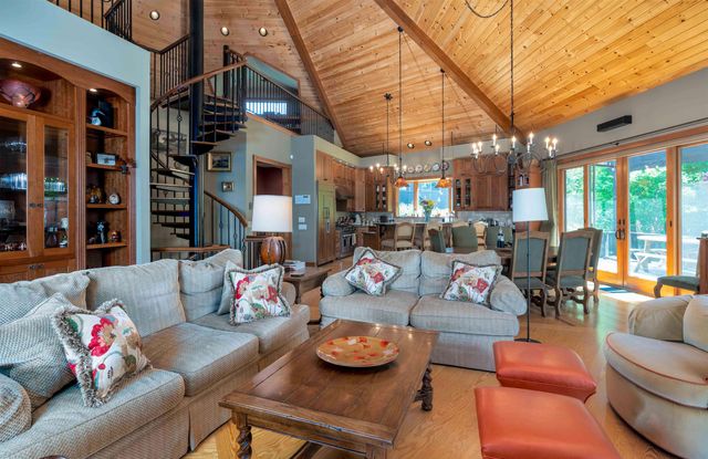 404 Patnoe Farm Drive, Hyde Park, VT 05655