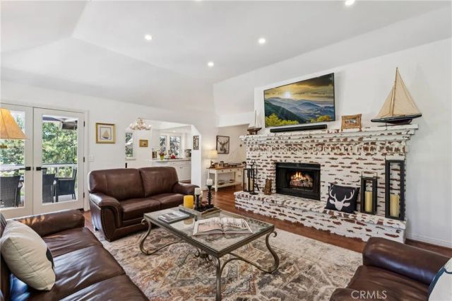 304 Lake Knoll Drive, Lake Arrowhead, CA 92352