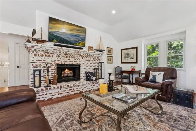 304 Lake Knoll Drive, Lake Arrowhead, CA 92352