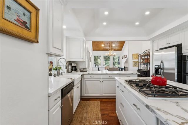 304 Lake Knoll Drive, Lake Arrowhead, CA 92352