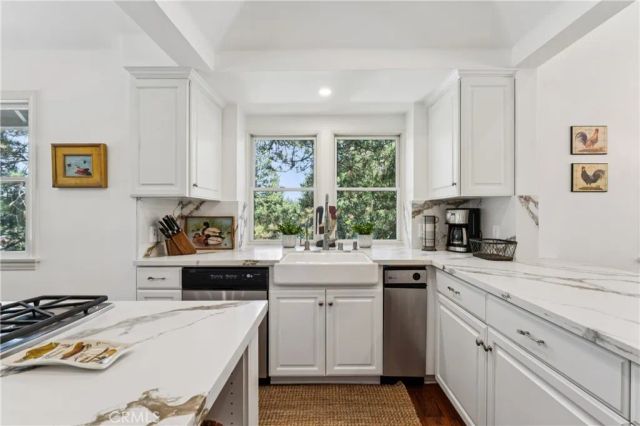 304 Lake Knoll Drive, Lake Arrowhead, CA 92352