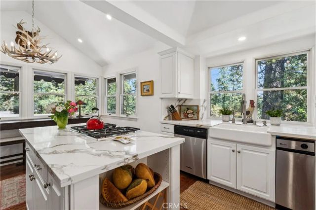 304 Lake Knoll Drive, Lake Arrowhead, CA 92352