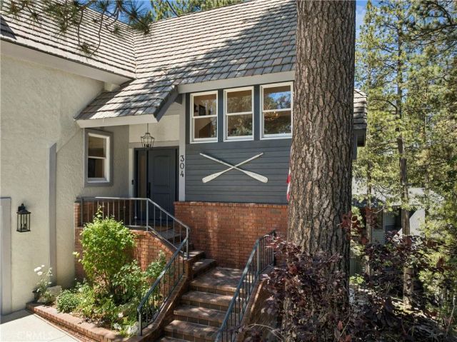 304 Lake Knoll Drive, Lake Arrowhead, CA 92352