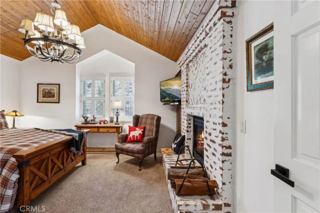 304 Lake Knoll Drive, Lake Arrowhead, CA 92352