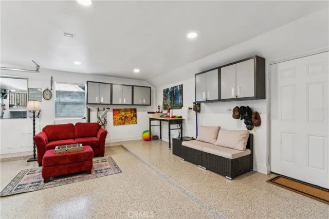 304 Lake Knoll Drive, Lake Arrowhead, CA 92352