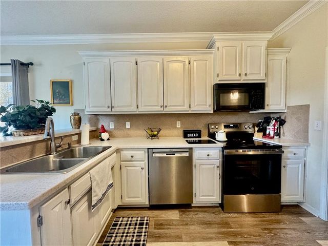 15585 Floyd Street, Overland Park, KS 66223