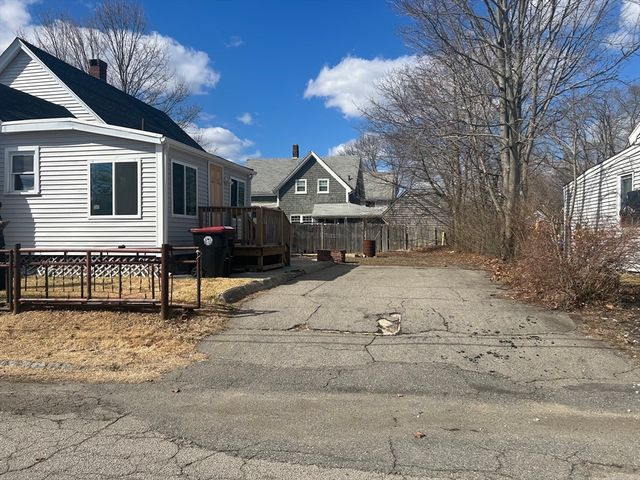 28 Grove Ave, Brockton, MA 02302