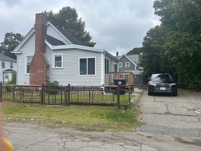 28 Grove Ave, Brockton, MA 02302
