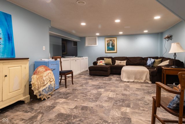 2101 Elizaville Road, Lebanon, IN 46052