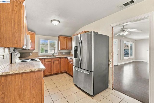 1298 Almar St, Concord, CA 94518