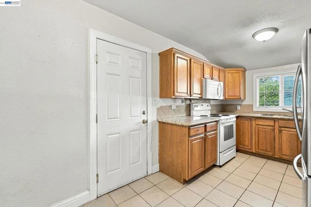 1298 Almar St, Concord, CA 94518