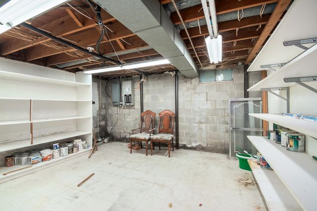 2749 S 8 Mile Road, Auburn, MI 48611