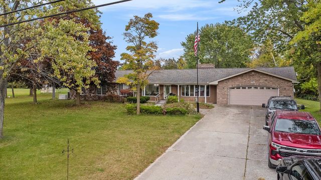 2749 S 8 Mile Road, Auburn, MI 48611