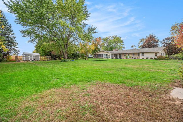 2749 S 8 Mile Road, Auburn, MI 48611