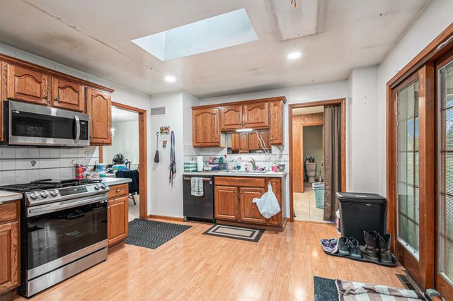 2749 S 8 Mile Road, Auburn, MI 48611