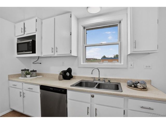 190 N Cedar St, Keenesburg, CO 80643