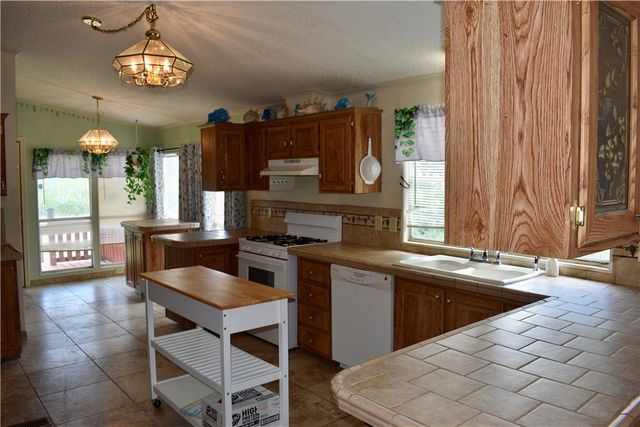 25051 Lakeshore Dr, Mathis, TX 78368